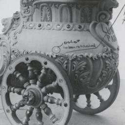 Amusements: Luna Park Chariot